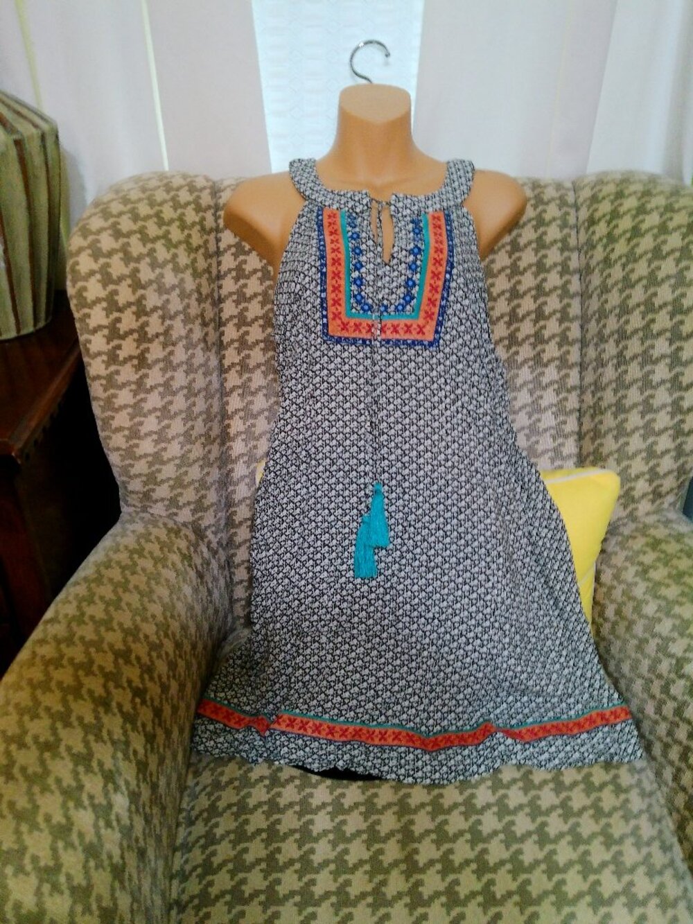 THML SIZE MED DRESS GREAT CONDITION
